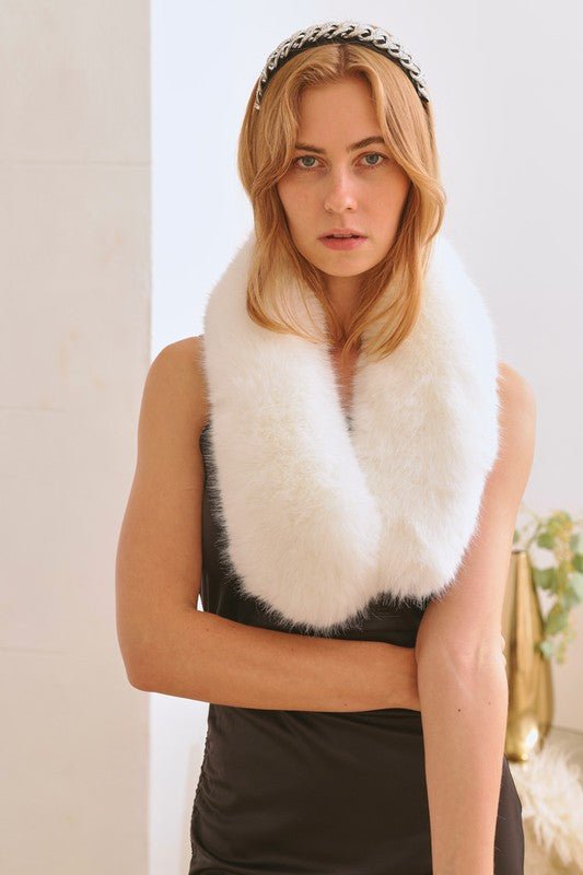 FAUX FUR SHORT COLLAR SCARF - Robbi & Angel