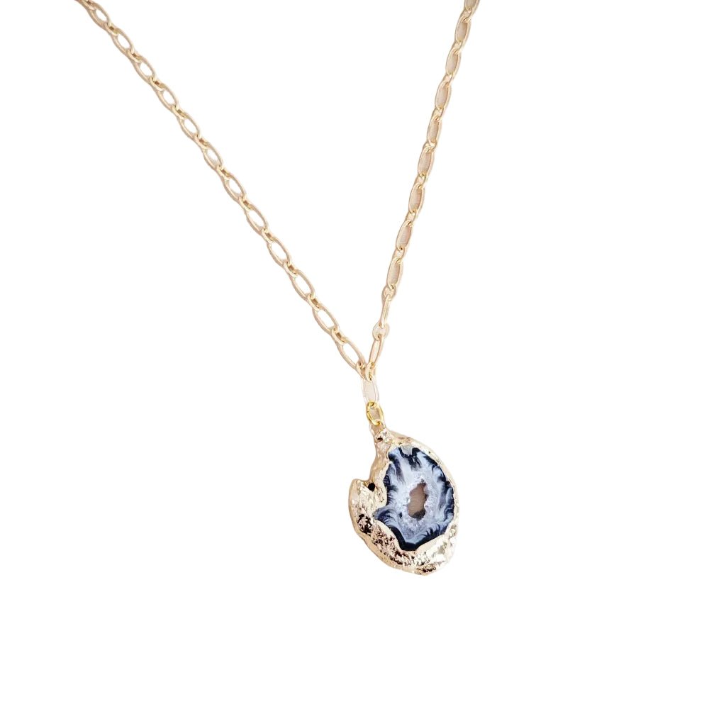 Magnolia Black Agate Necklace - Robbi & Angel