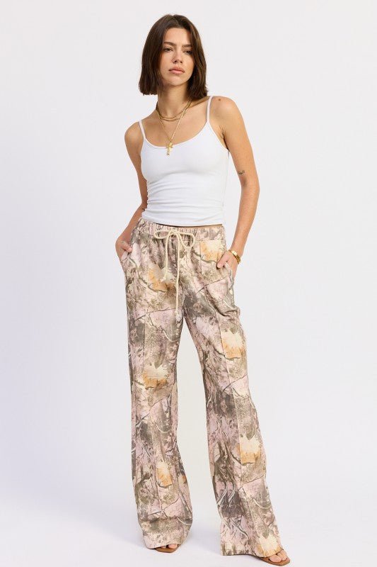 WOODLAND CAMO SWEATPANTS - Robbi & Angel