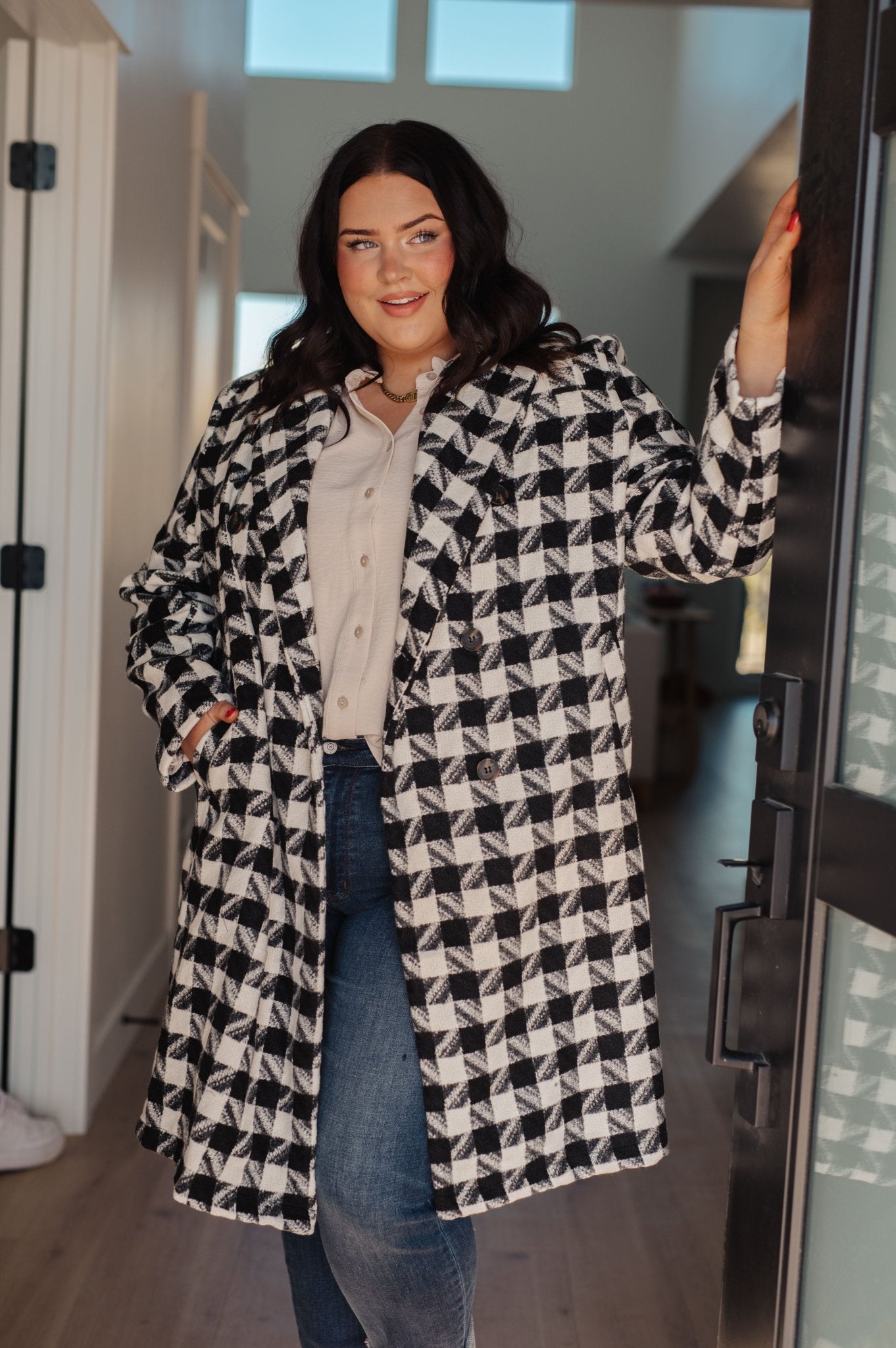 Monochromatic Moment Houndstooth Coat - Robbi & Angel