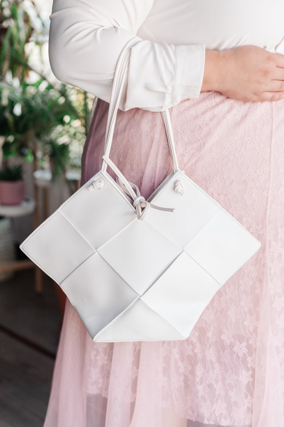 Woven Tote in White - Robbi & Angel