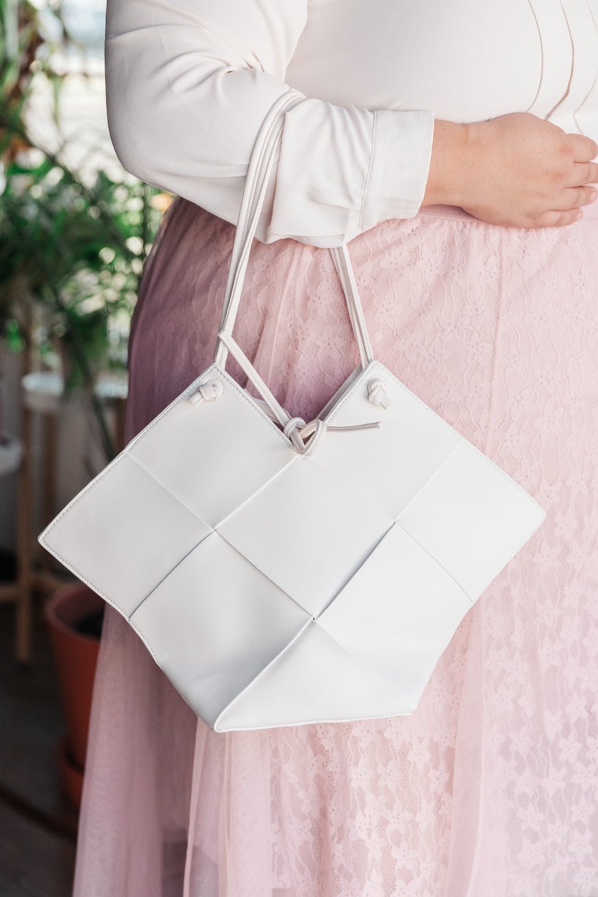 Woven Tote in White - Robbi & Angel